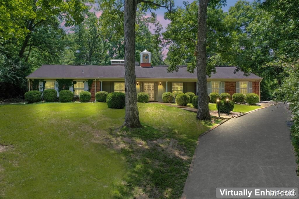 Property Photo:  8 Balcon Estates  MO 63141