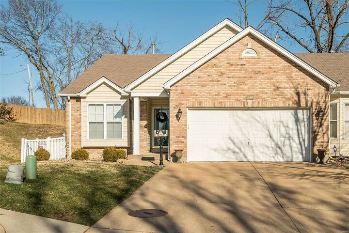 5511 Johnson Crossing Drive  St Louis MO 63129 photo
