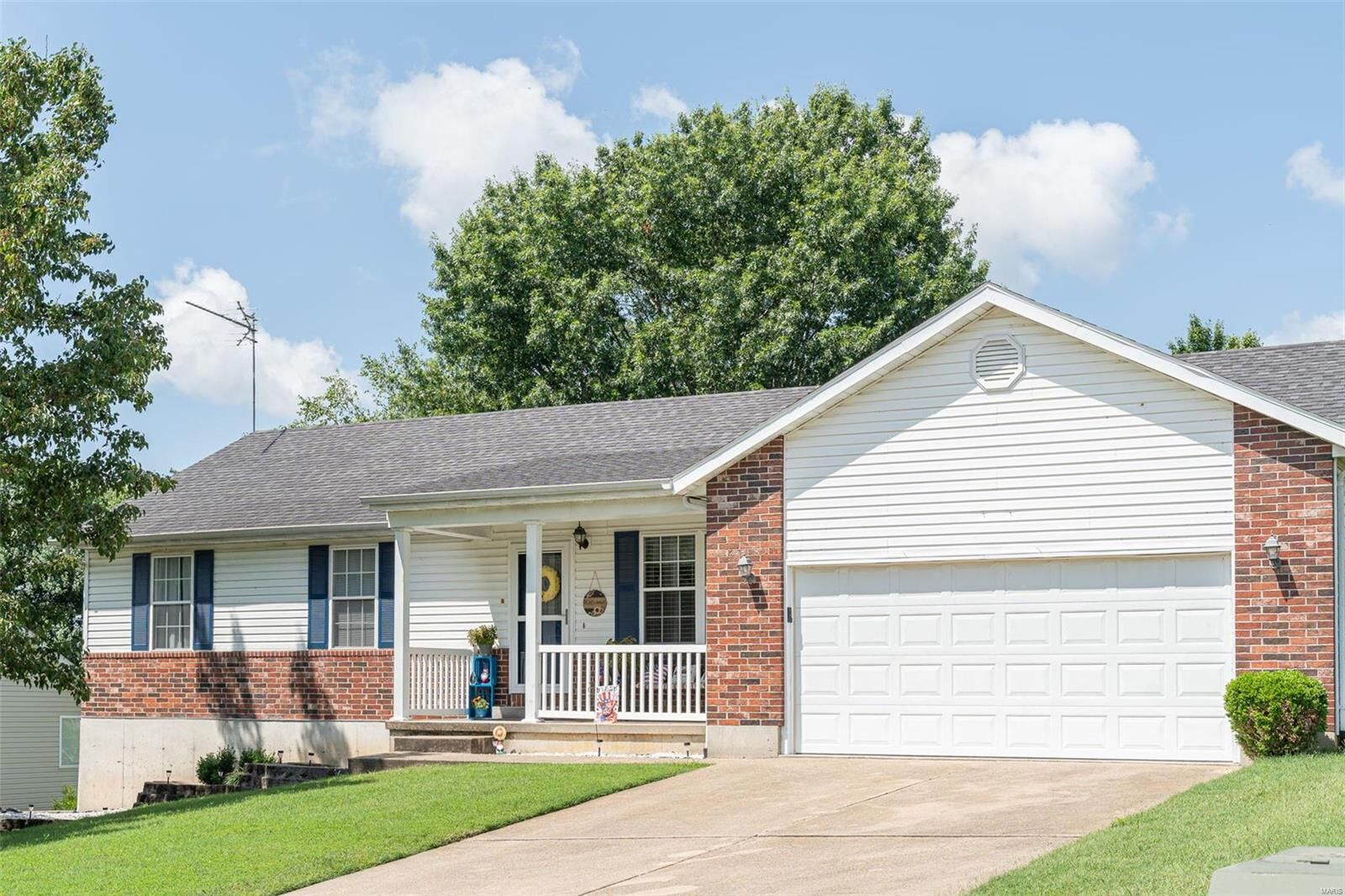 Property Photo:  5 Valley Court  MO 63077 