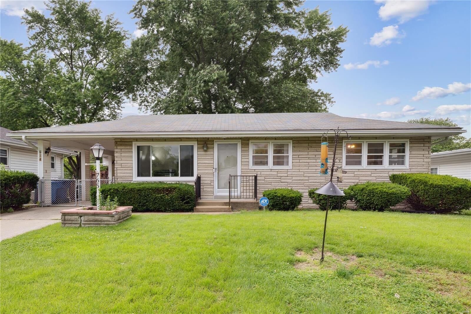 Property Photo:  765 Mark Twain Drive  MO 63031 