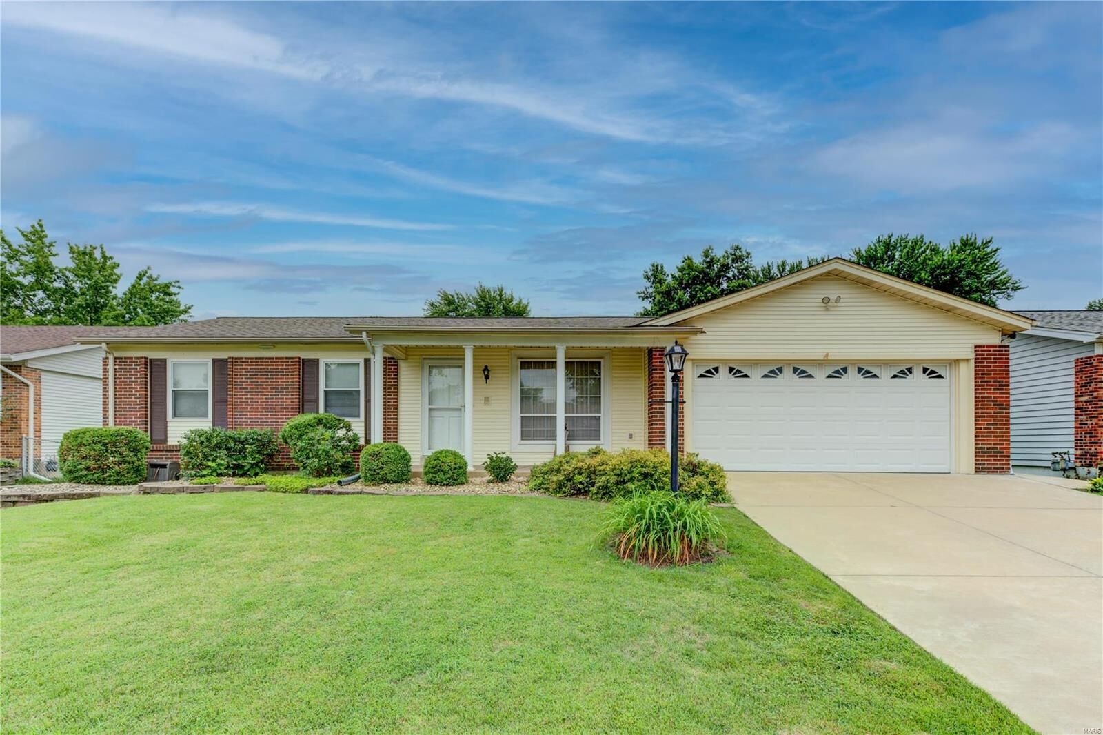 Property Photo: 2452 Whitshire Drive MO 63129