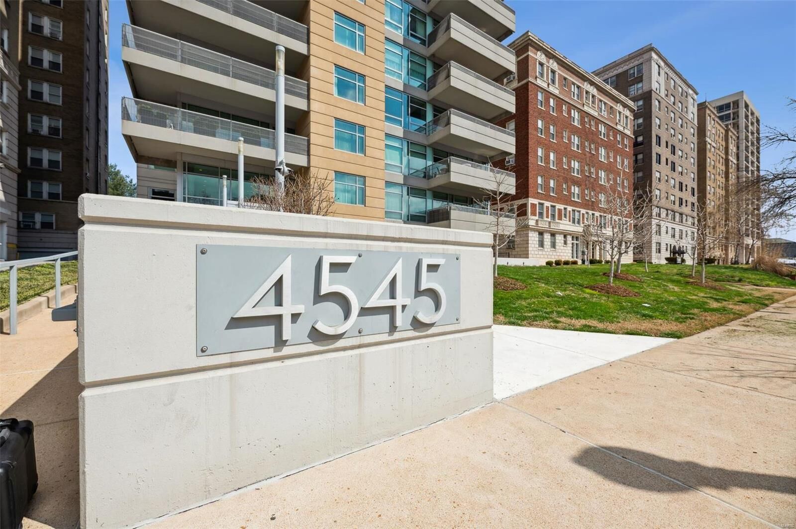 Property Photo:  4545 Lindell Boulevard 11  MO 63108 