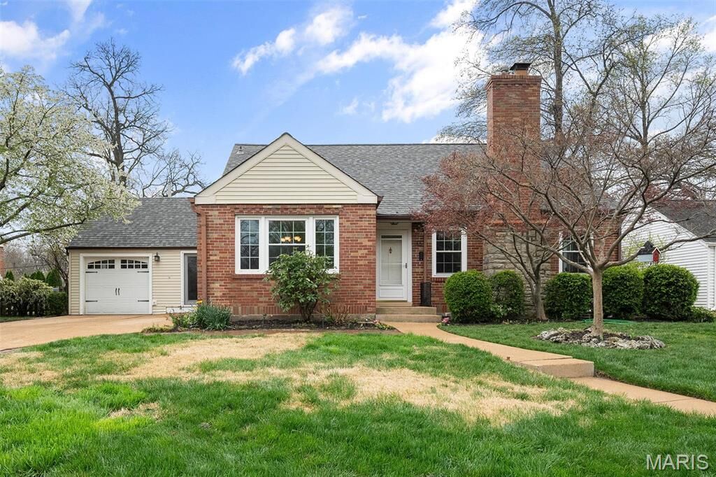 Property Photo: 36 Villawood Lane MO 63119