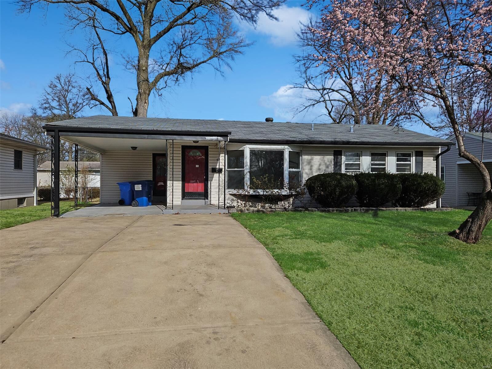 Property Photo:  5 Glynn Drive  MO 63031 