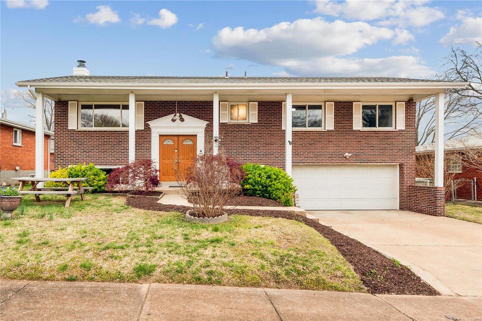 Property Photo: 724 Henlin Drive MO 63123