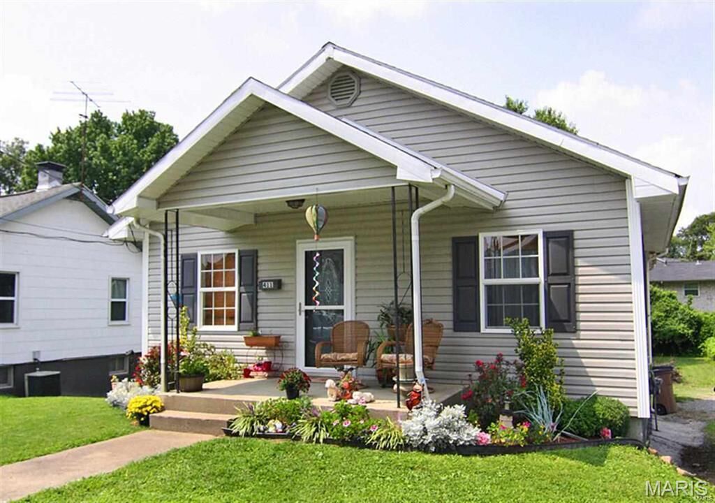 Property Photo: 411 Albert Street MO 63703