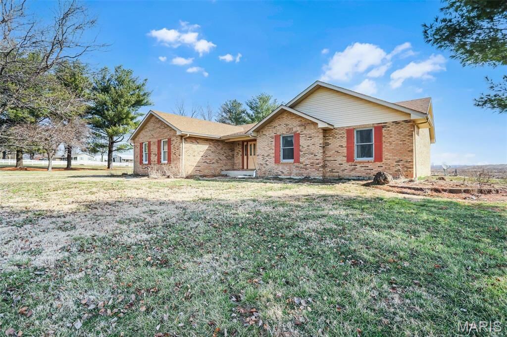Property Photo: 4842 Indian Hills Drive IL 62025