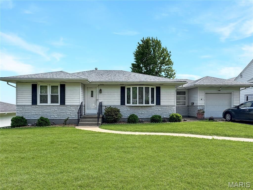 Property Photo: 1508 3rd Parkway MO 63090