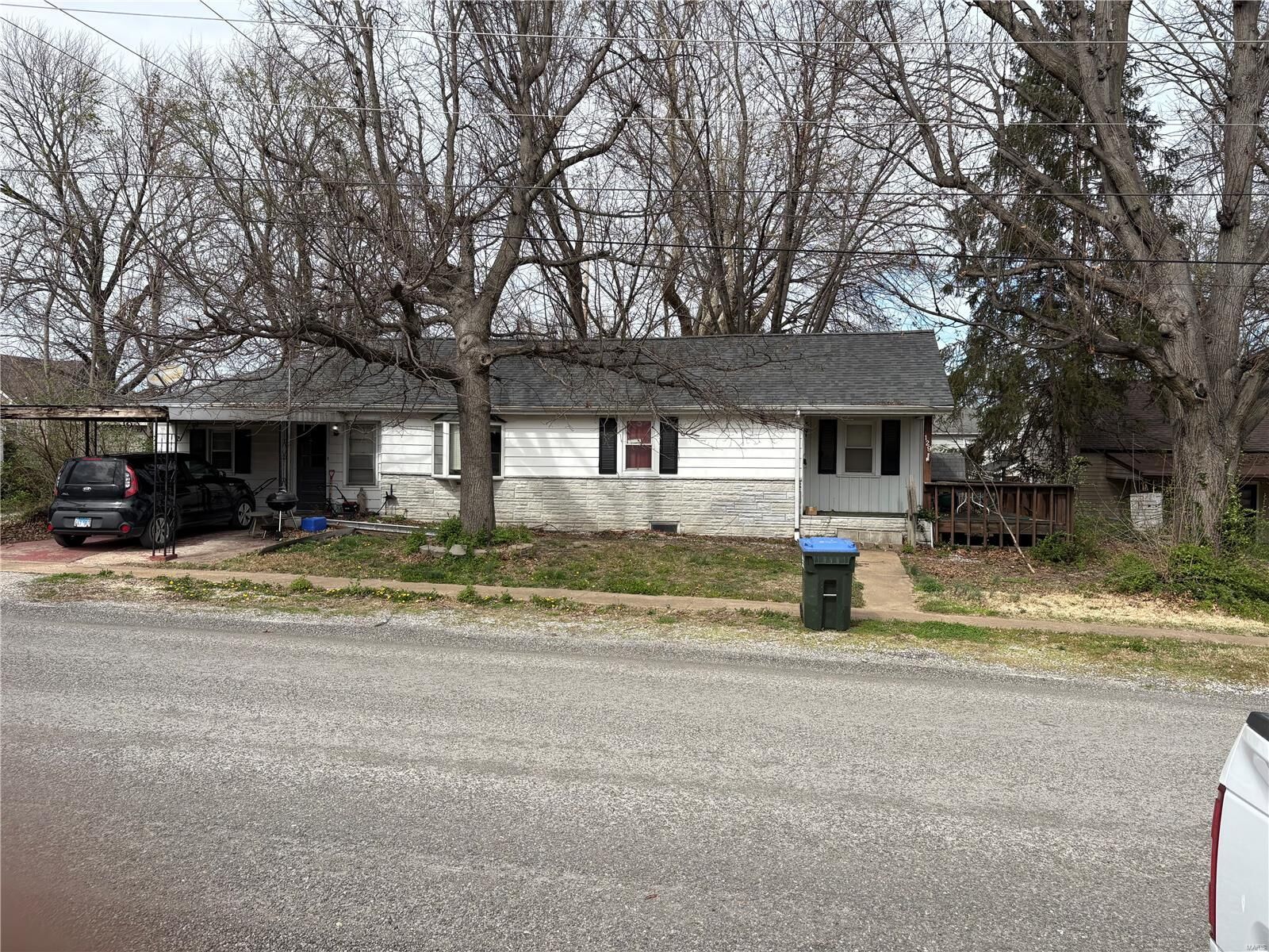 Property Photo:  129 S 5th Street  IL 62239 