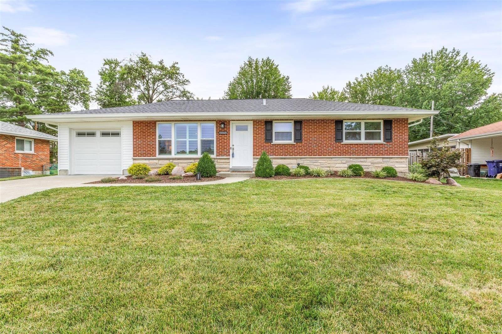 Property Photo: 8868 Glen Rose Drive MO 63126