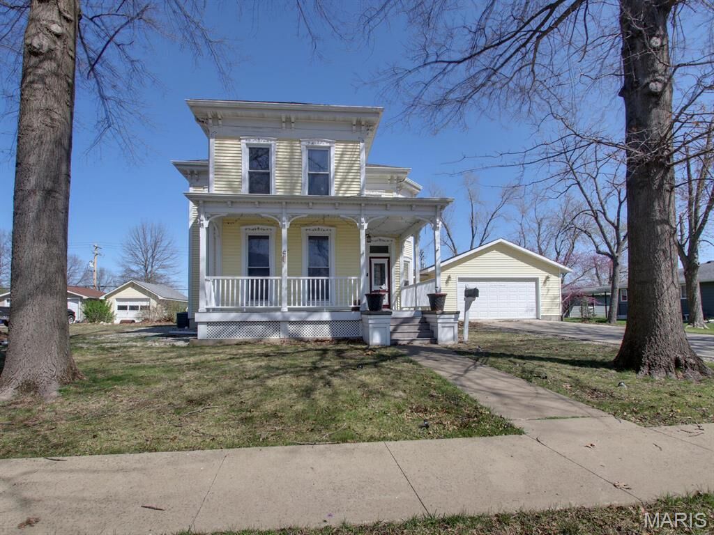 Property Photo: 533 W Commercial Street MO 63445