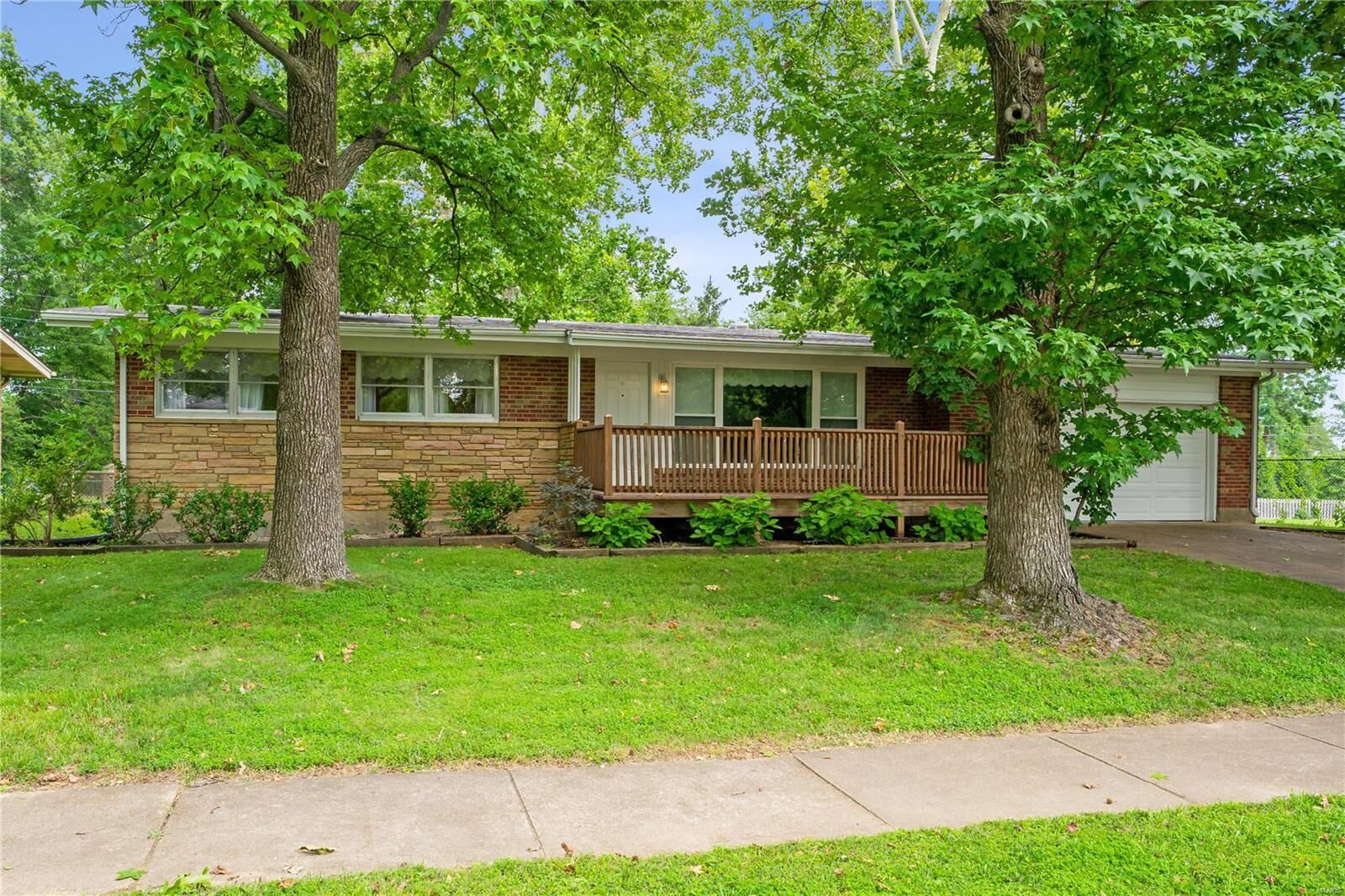 Property Photo: 2222 Kenosho Avenue MO 63114