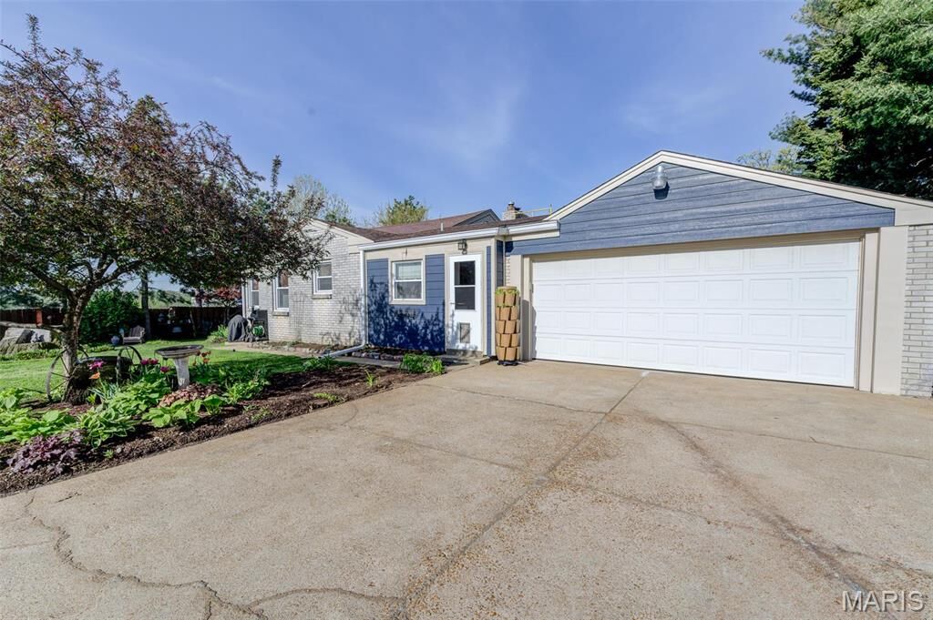 Property Photo: 1712 Dyer Avenue MO 63114