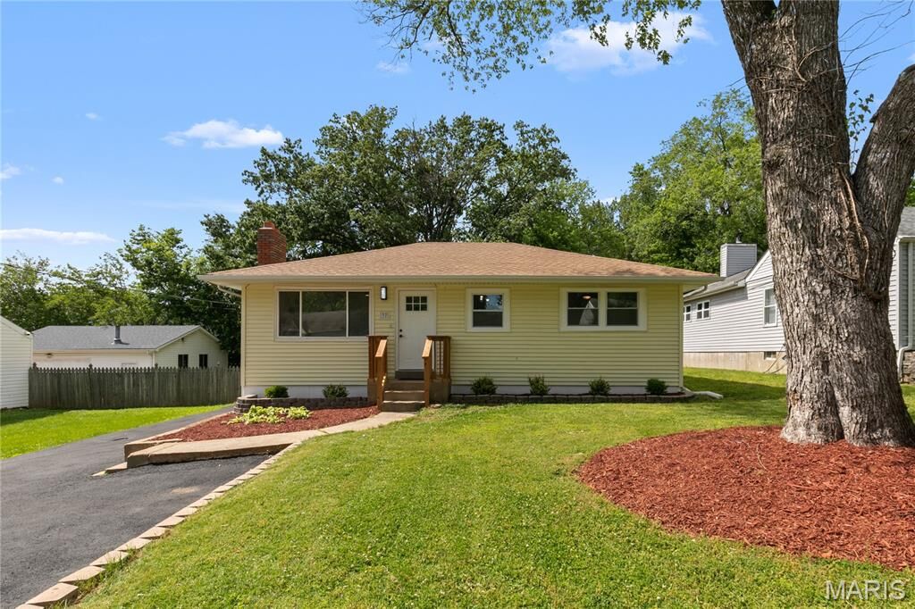 Property Photo: 37 Grether Avenue MO 63135