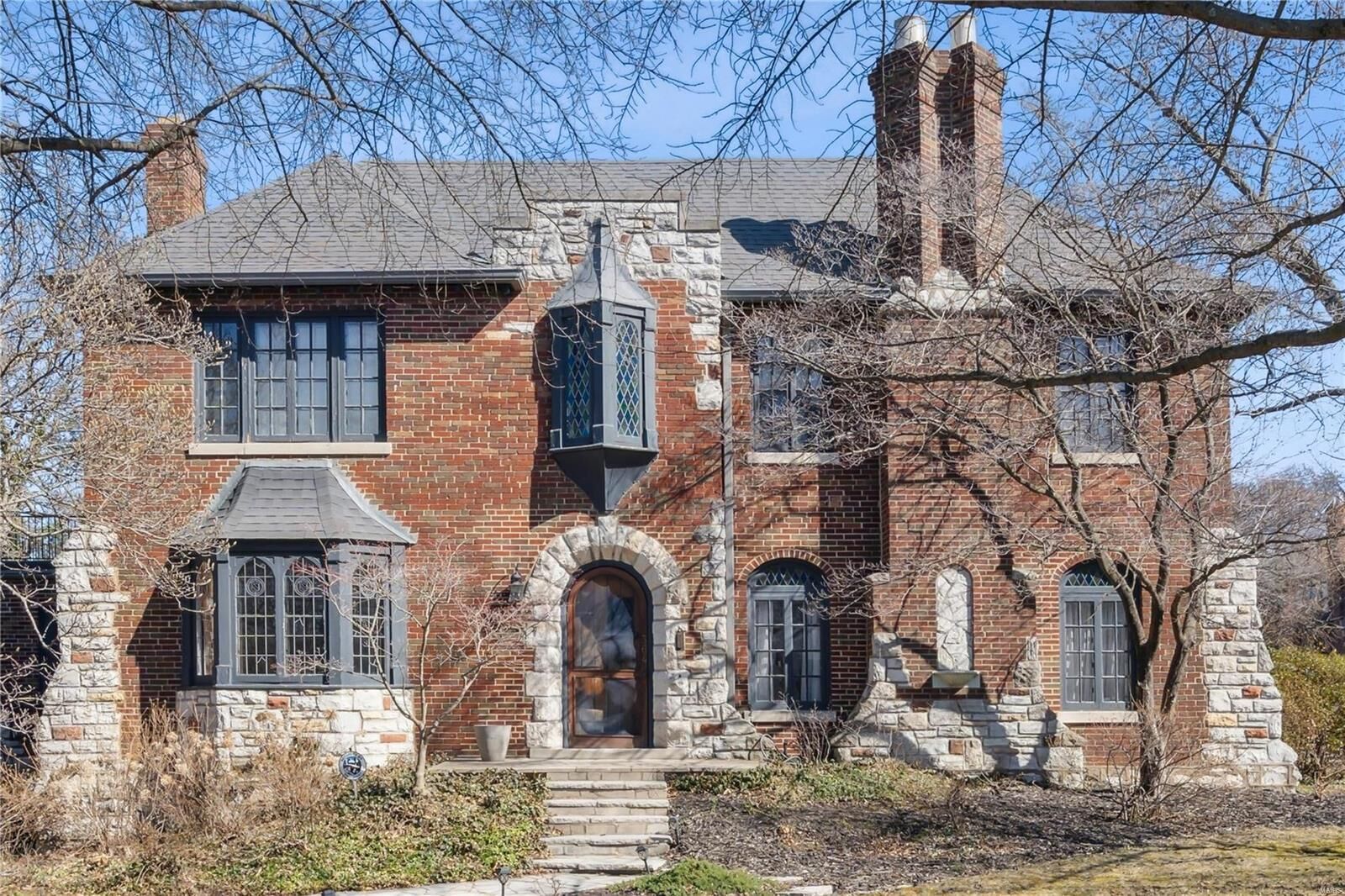Property Photo: 364 Mission Court MO 63130