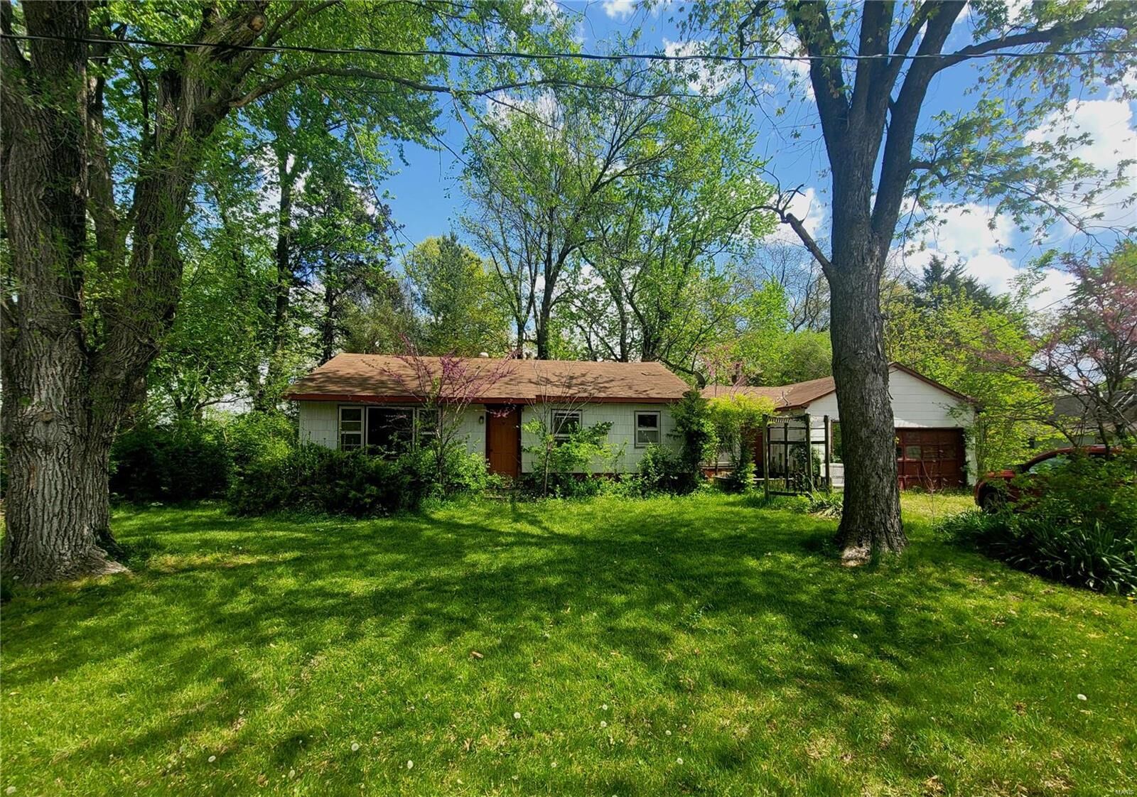 Property Photo: 300 S Caroline Avenue MO 63333