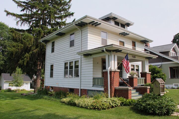 140 S Kane St  Burlington WI 53105 photo