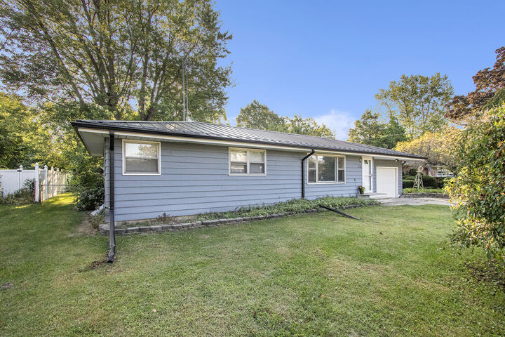 Property Photo:  2705 Oakwood Lane  MI 49085 