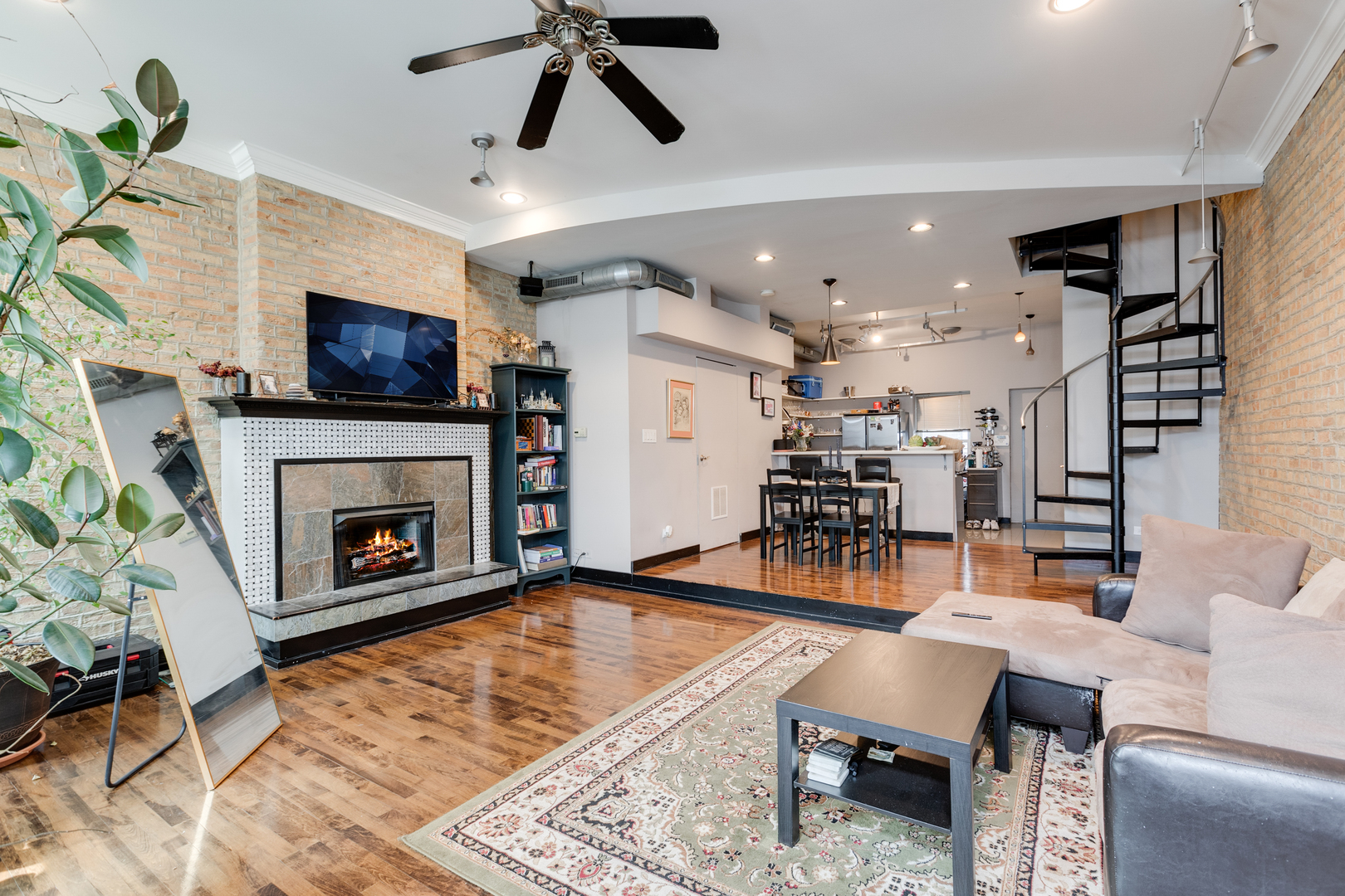 Property Photo:  1005 S Racine Avenue  IL 60607 