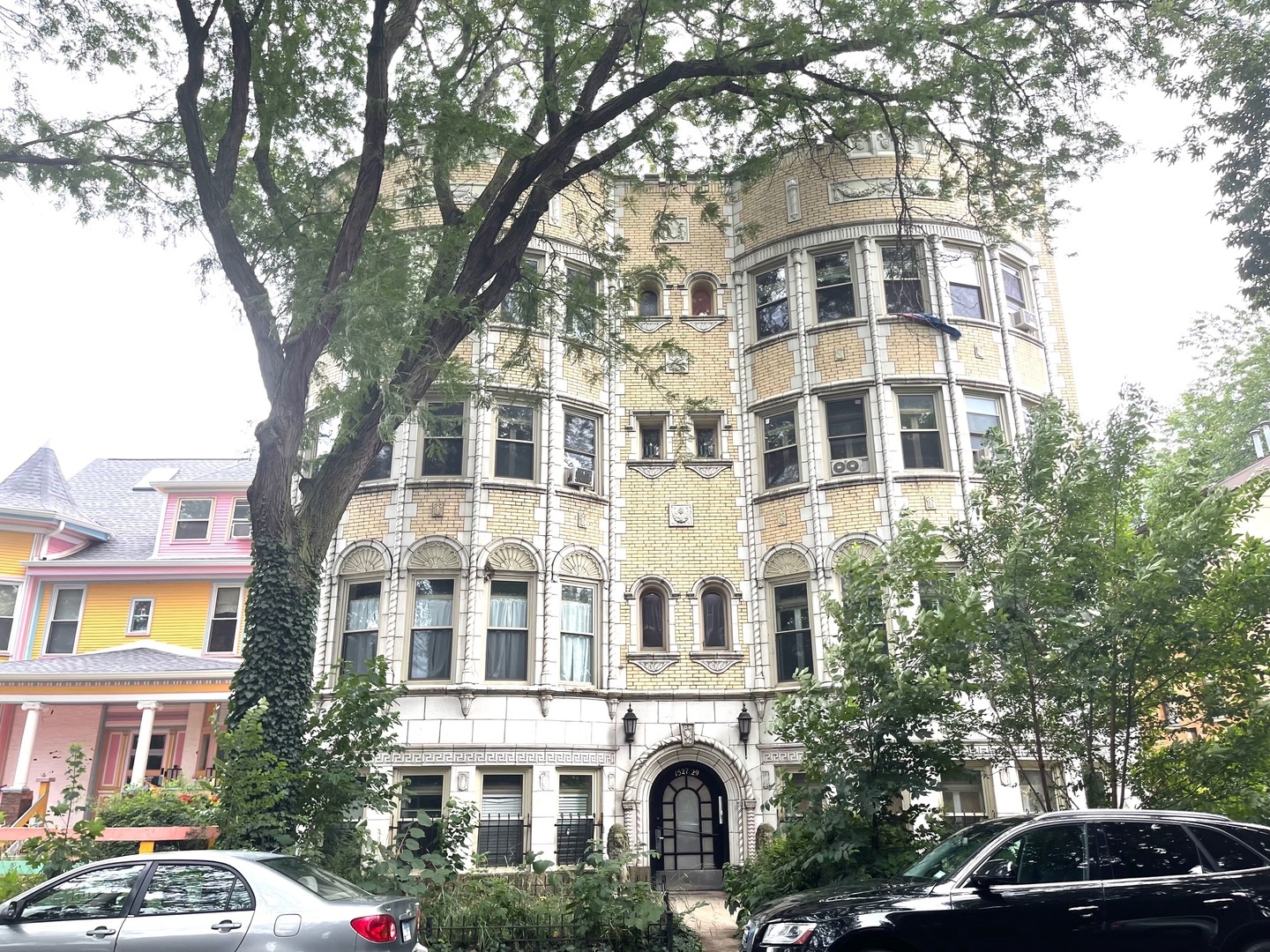 Property Photo: 1527 W Pratt Boulevard 2E IL 60626