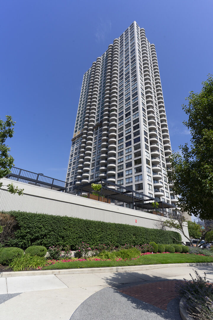 Property Photo:  2020 N Lincoln Park West 17L  IL 60614 