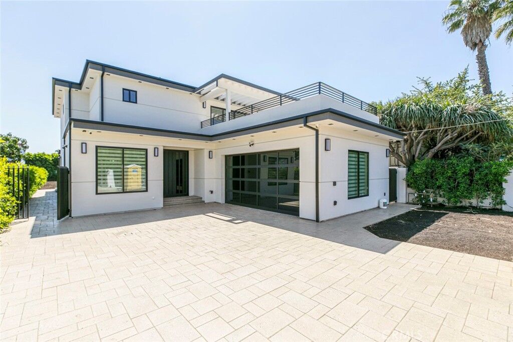 Property Photo: 6426 Varna Avenue CA 91401