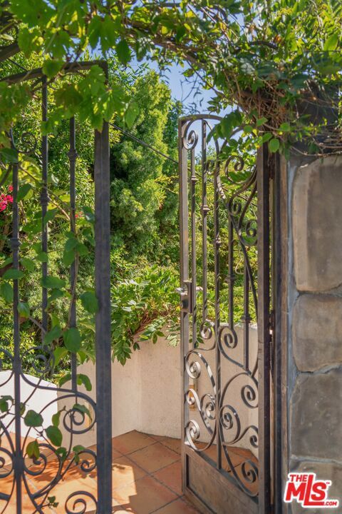 Property Photo:  9146 St Ives Drive  CA 90069 