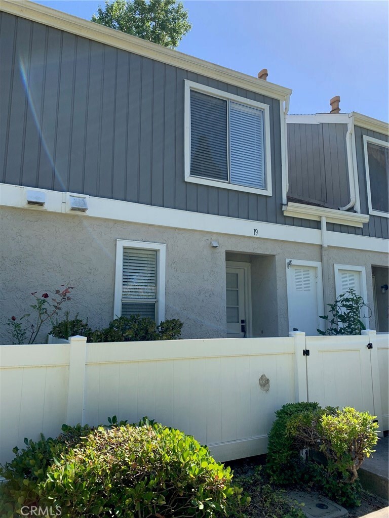 Property Photo: 19 Abbeywood Lane CA 92656