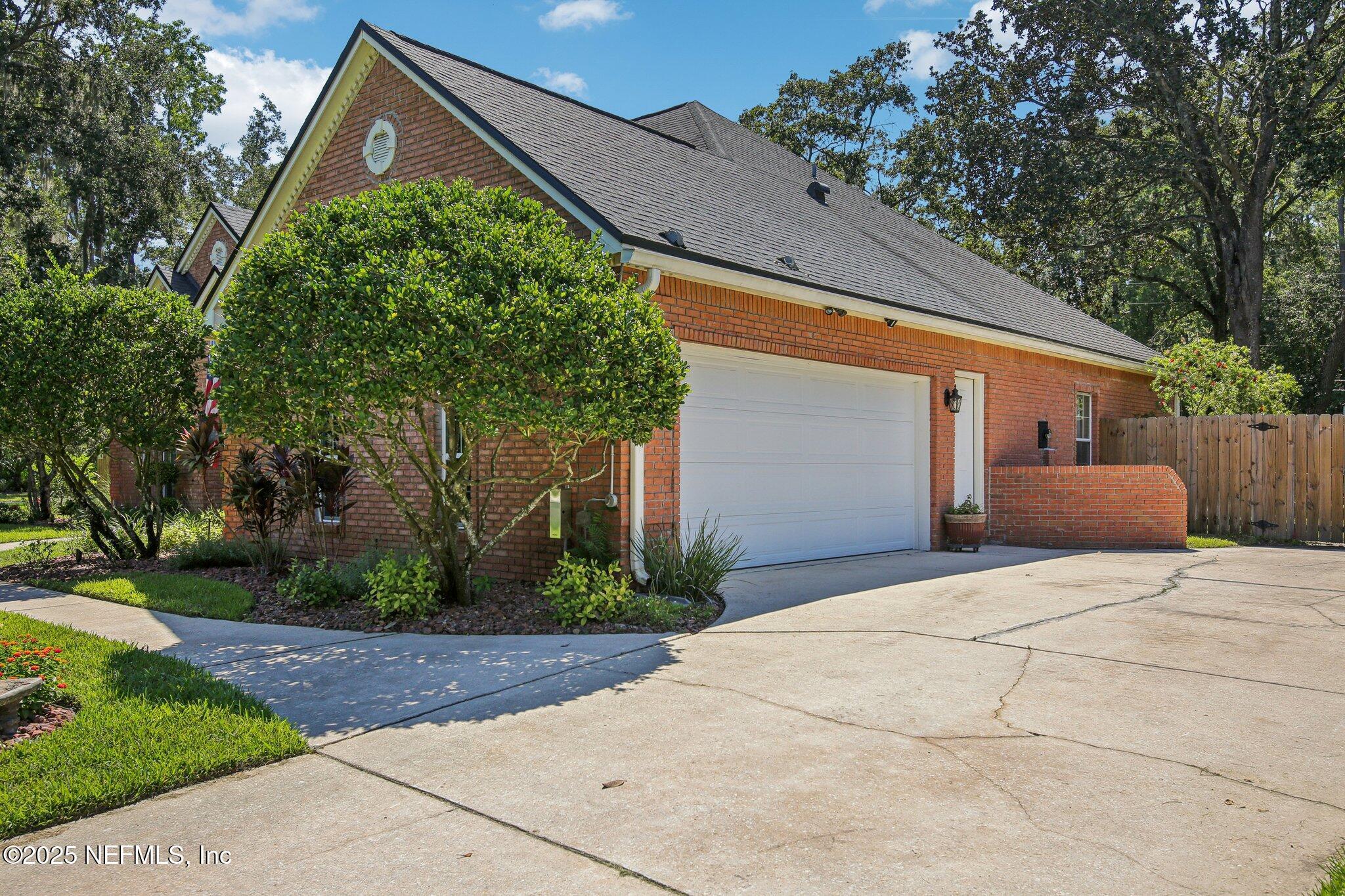 Property Photo: 1747 Southpoint Cove FL 32259