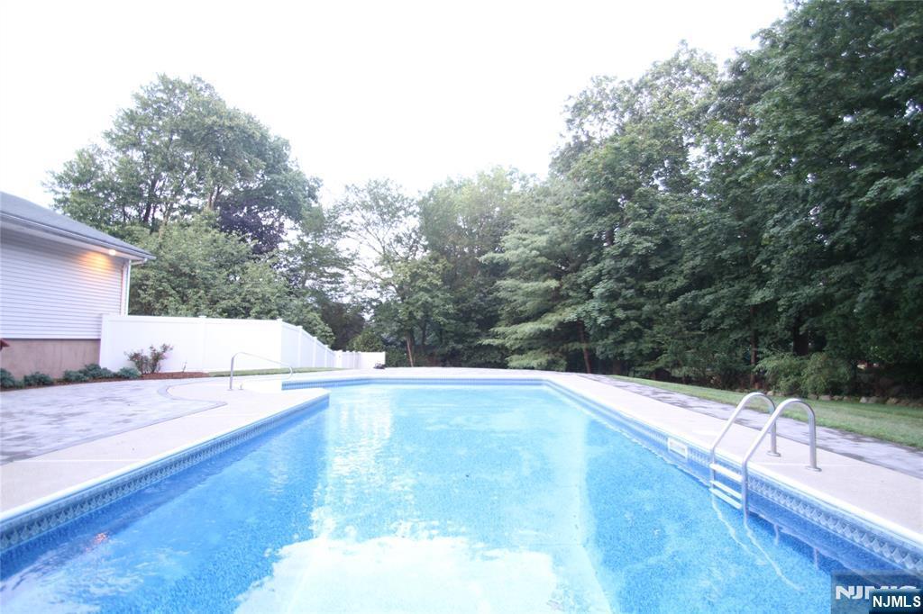 Property Photo:  504 Oldwoods Road  NJ 07481 