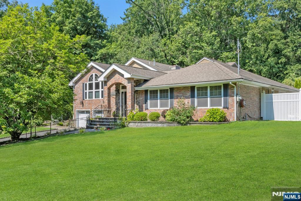 15 Oak Trail Road  Hillsdale NJ 07642 photo