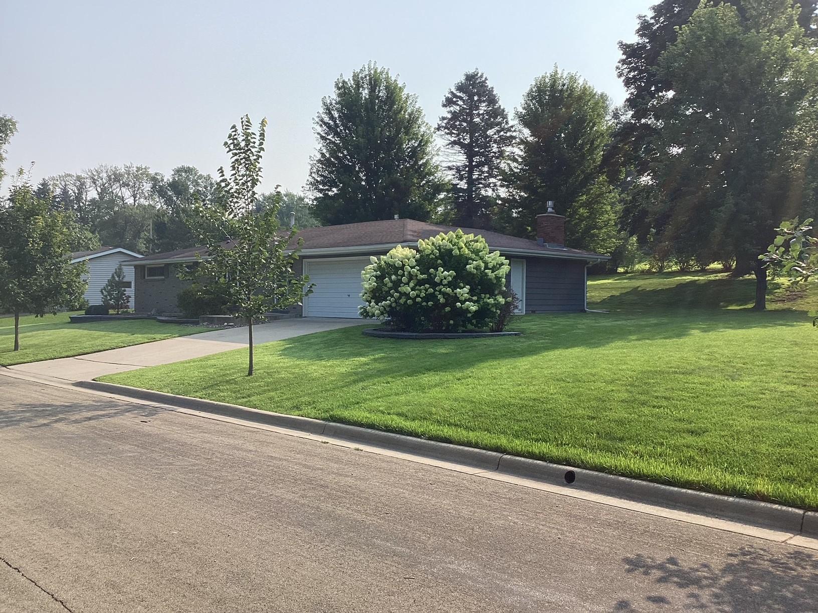 Property Photo:  303 Crescent Drive  MN 56007 