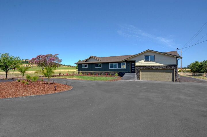 Property Photo:  2477 Coker Butte Road  OR 97504 