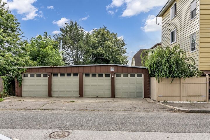 Property Photo: 10 Imperial Rd MA 01604