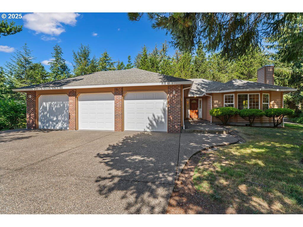 Property Photo: 10385 Pine Ridge Dr OR 97130