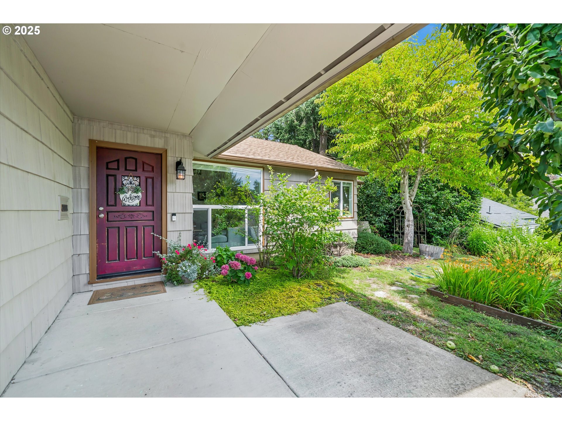 Property Photo: 2601 SW Troy St OR 97219