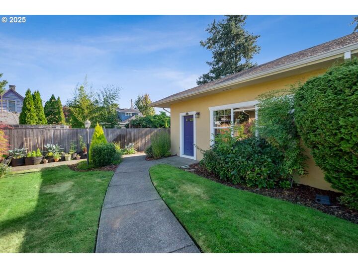 Property Photo: 5816 NE 6th Ave OR 97211