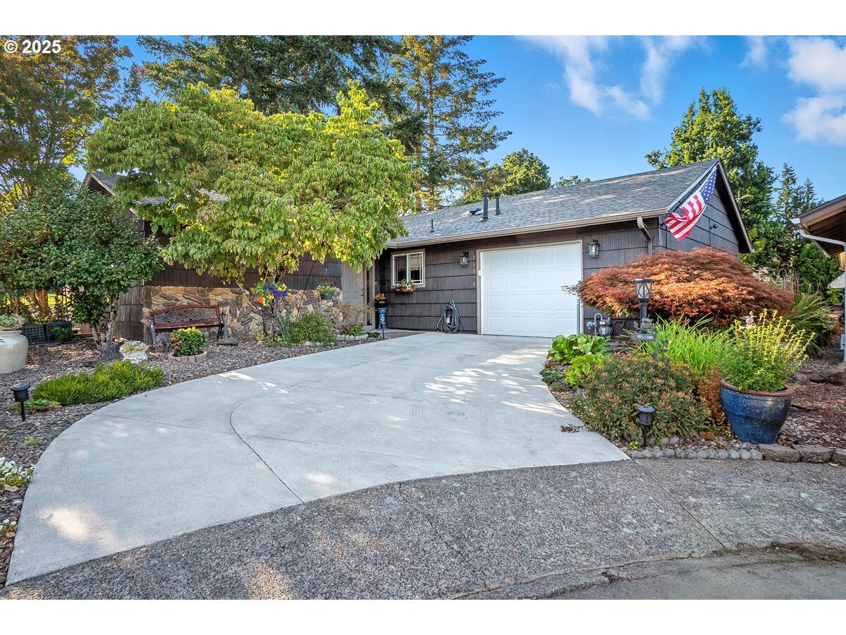 Property Photo:  16175 SW Royalty Pkwy  OR 97224 