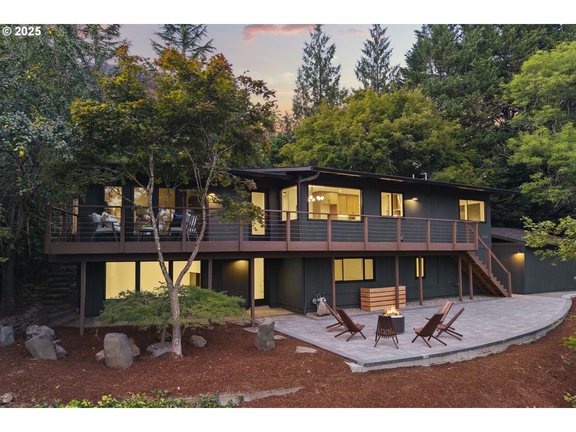 Property Photo: 1525 SW Martha St OR 97239