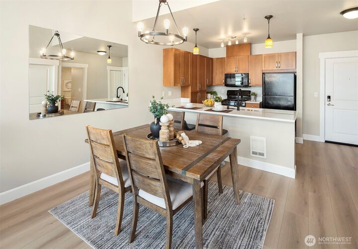 Property Photo:  1840  25th Avenue NE 412  WA 98029 