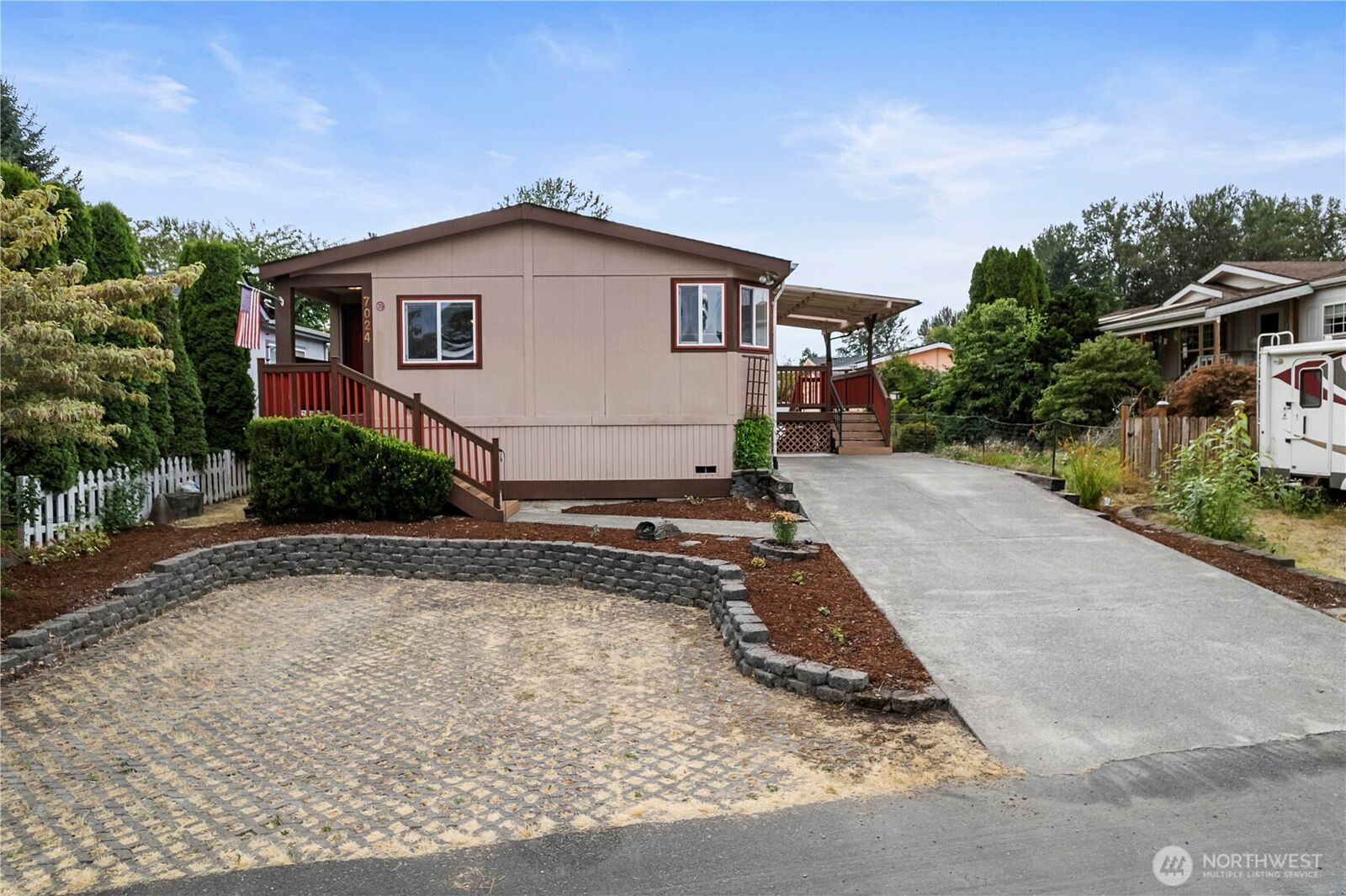 Property Photo:  7024  141st Avenue E  WA 98390 