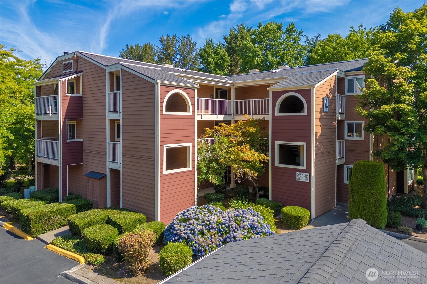 Property Photo: 7280 W Lake Sammamish Parkway NE 4-206 WA 98052