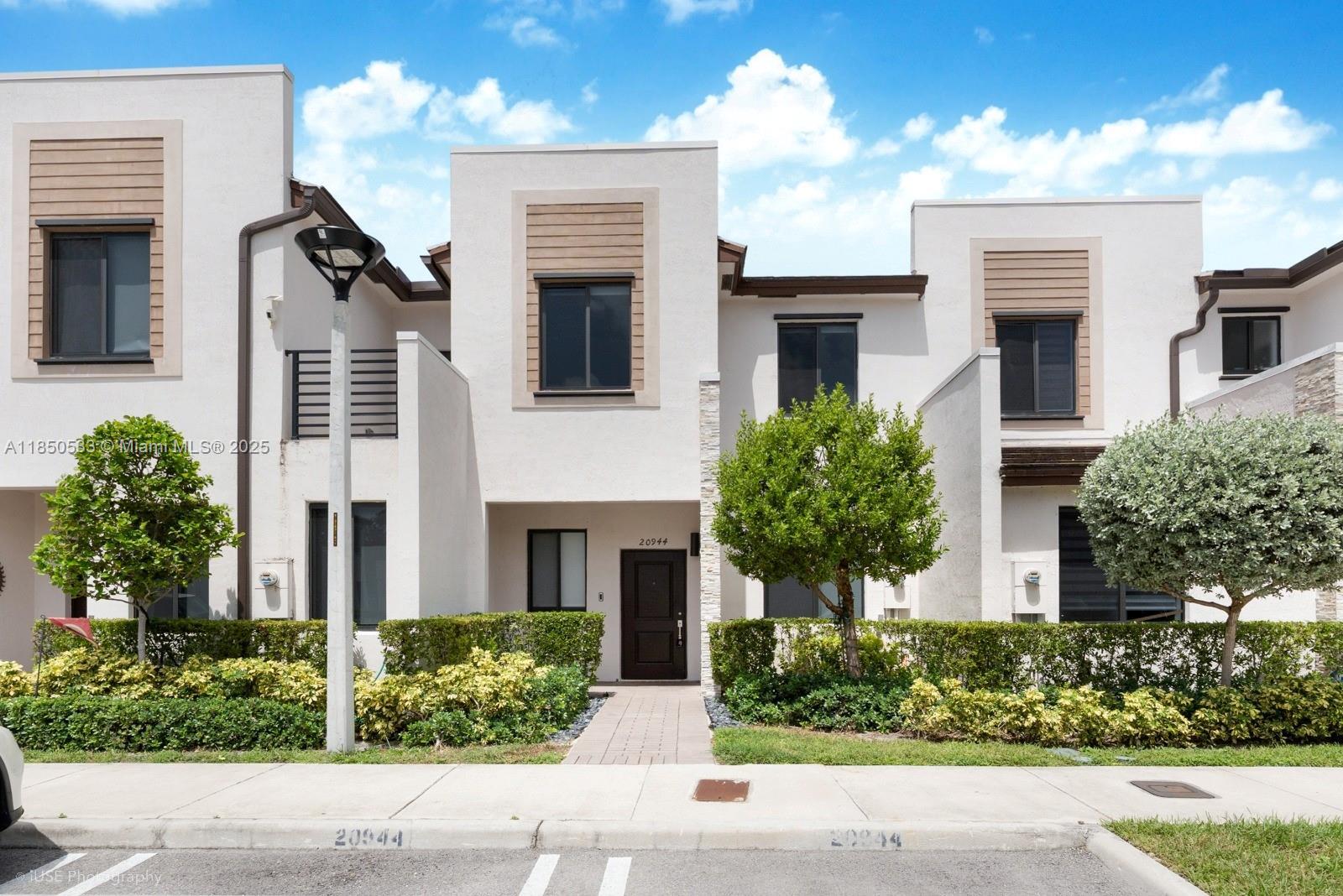 Property Photo: 20944 NE 8th Ave 20944 FL 33179