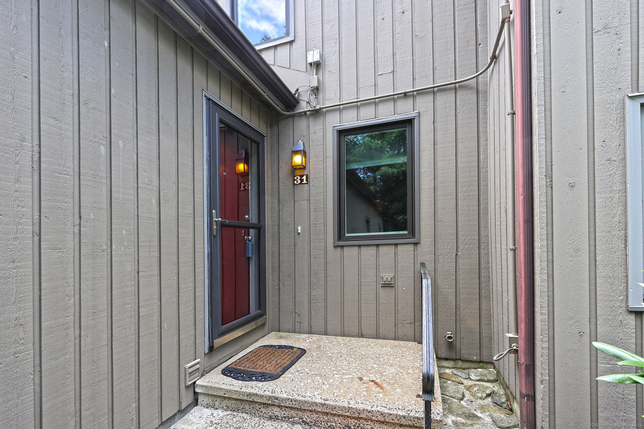 Property Photo:  31 Far View Commons 31  CT 06488 