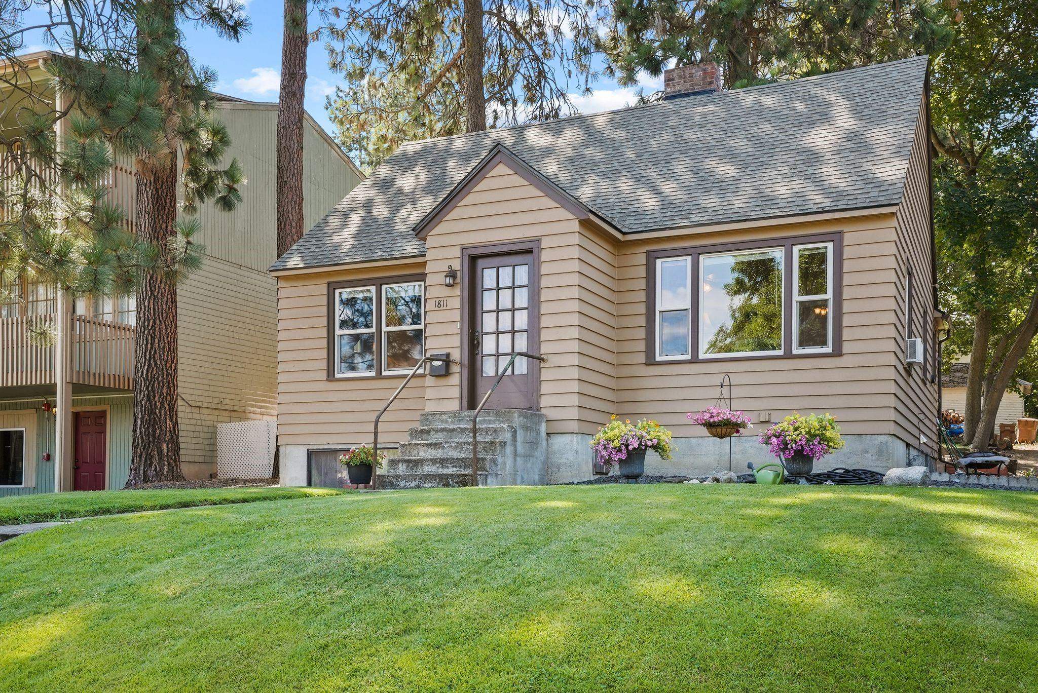 Property Photo: 1811 W 8th Ave WA 99204