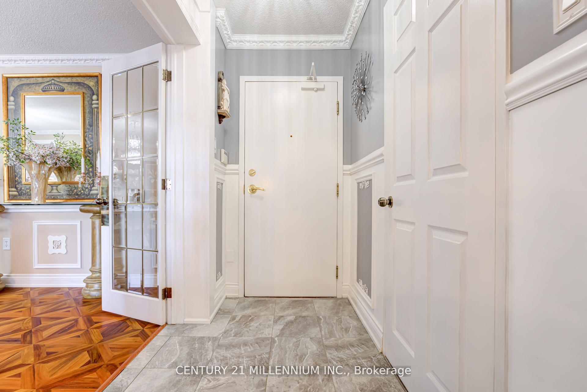 Photo de la propriété: 20 Cherrytree Drive 208 ON L6Y 3V1
