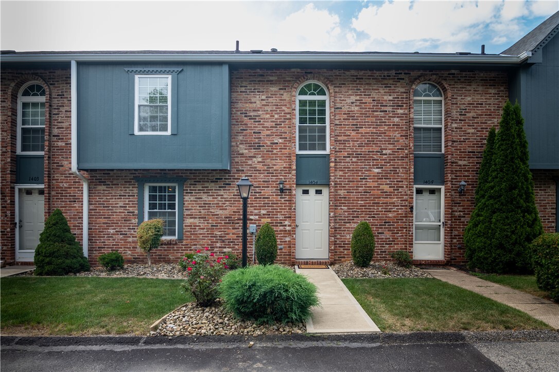Property Photo: 1404 Timberglen Dr PA 15126