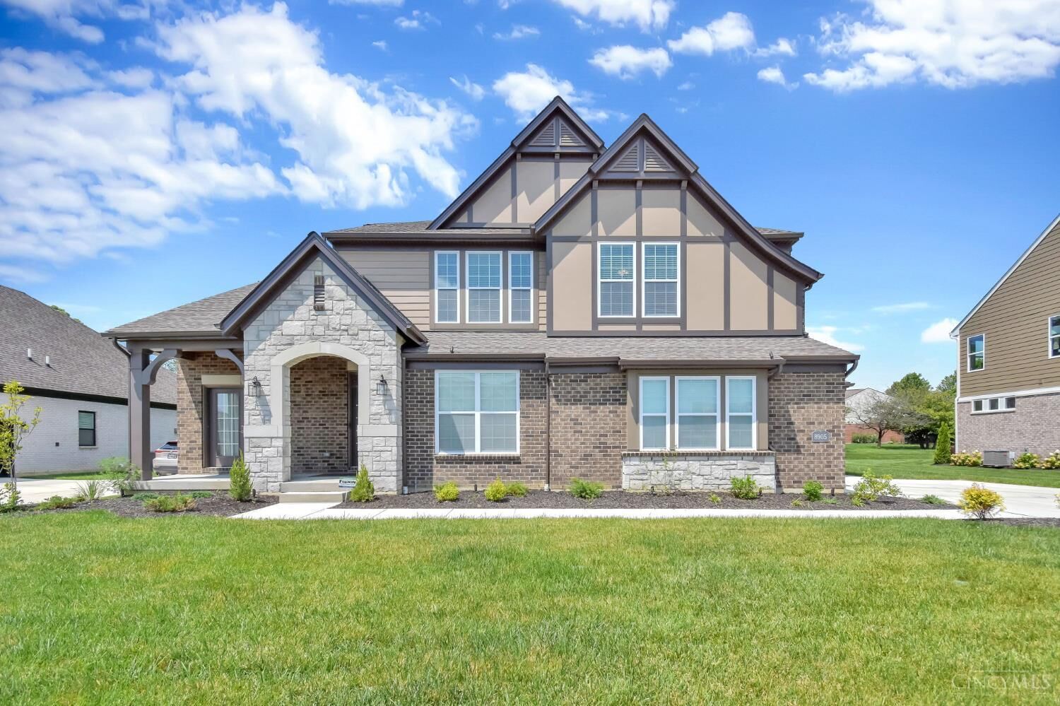 Property Photo:  8905 Suncrest Lane  OH 45040 