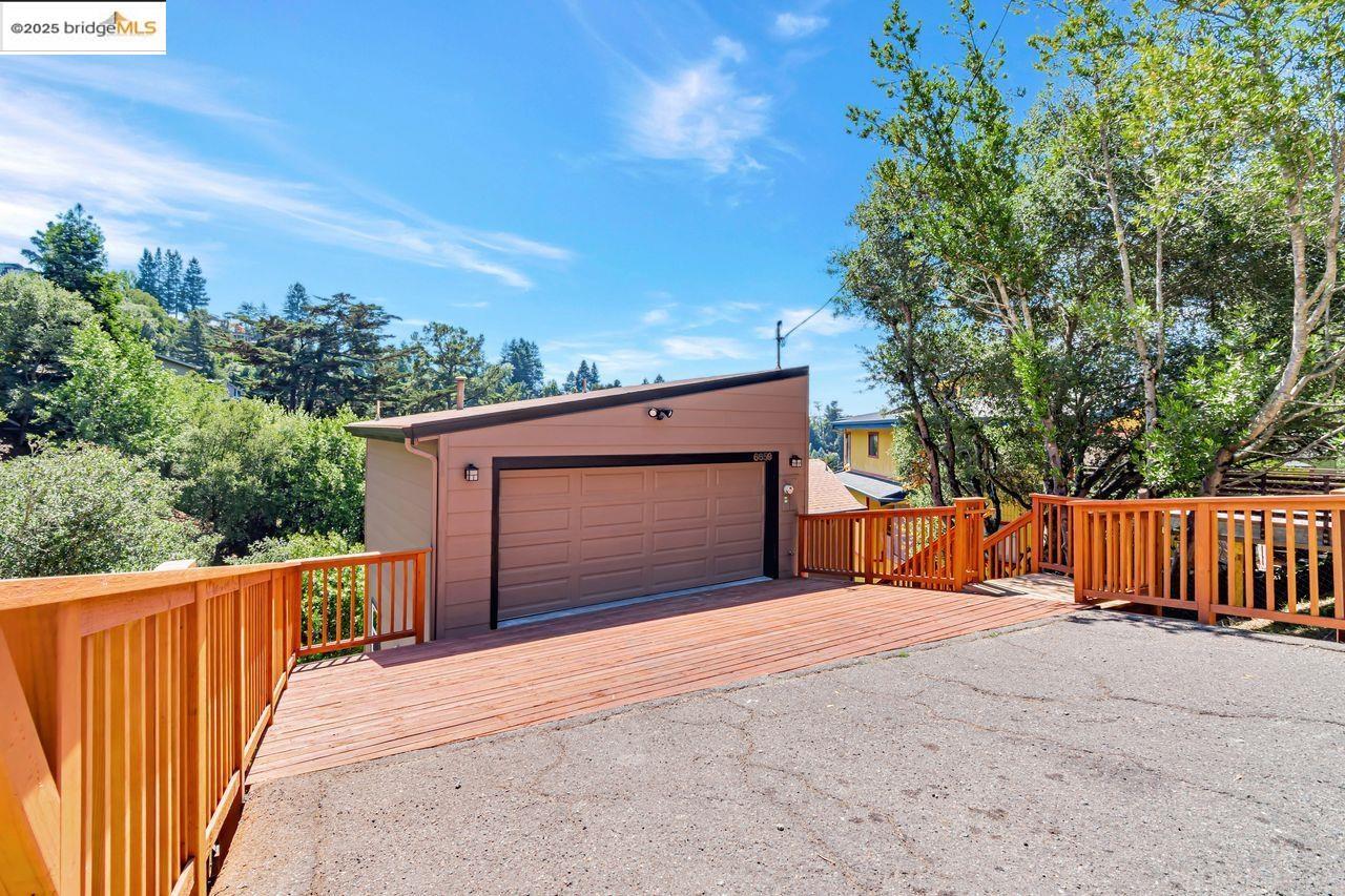 6659 Exeter Dr  Oakland CA 94611 photo