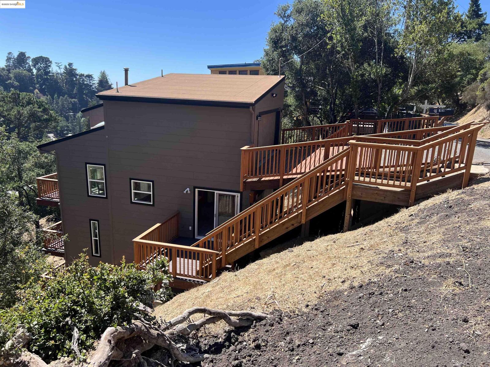 Property Photo:  6659 Exeter Dr  CA 94611 